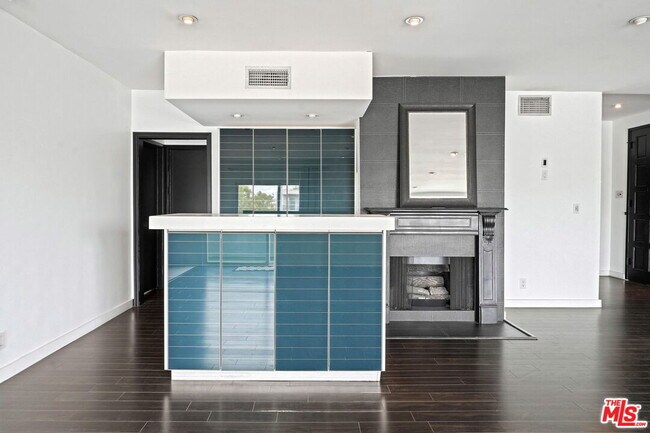 825 S Le Doux Rd Unit 303
