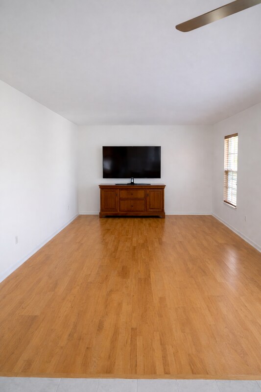 Photo - 9315 Brandon St