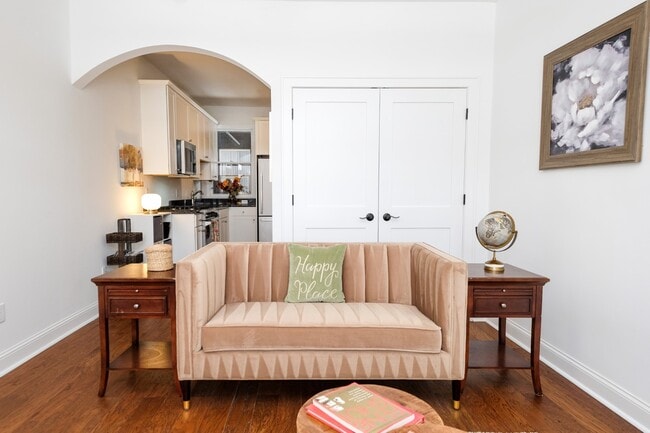 Estudio B - Glendale Flats and 2396 Myrtle House