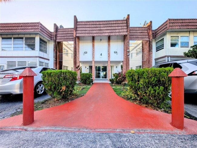 Building Photo - 4801 NW 22nd Ct Unit 205