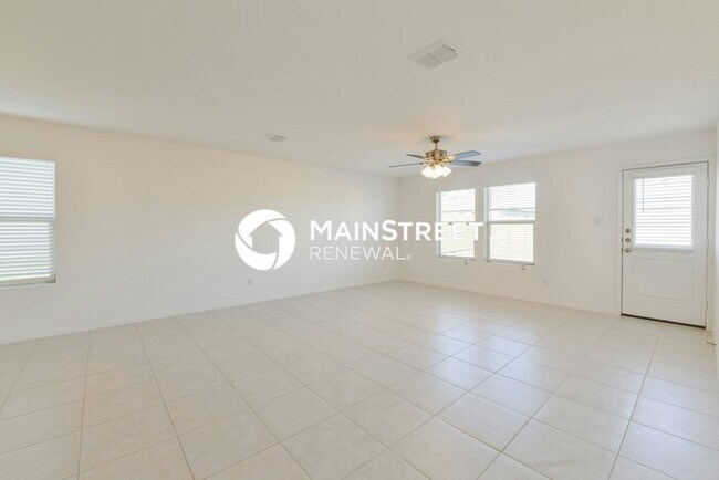 Photo - 3 Bedroom Pet-Friendly Home in Fort Worth, TX with Main Street Renewal