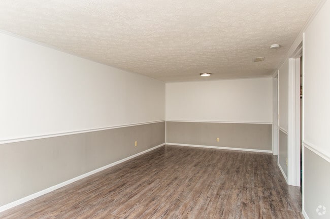 1BR, 1BA - 750 SF