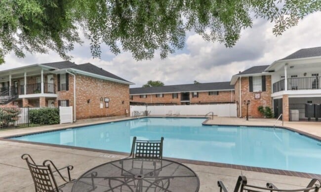 Building Photo - 14333 Memorial Dr Unit 39
