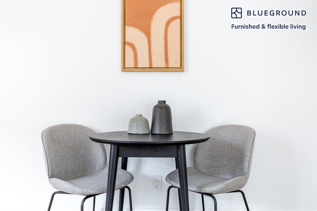 Photo - 915 West End Ave Unidad FL15-ID511