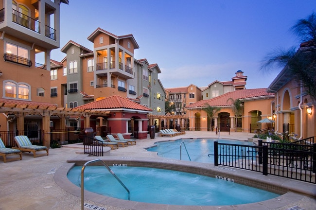 Photo - Portico at West 8