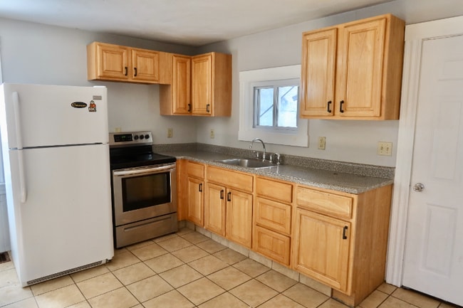 Photo - 165 Grove St Unit 1