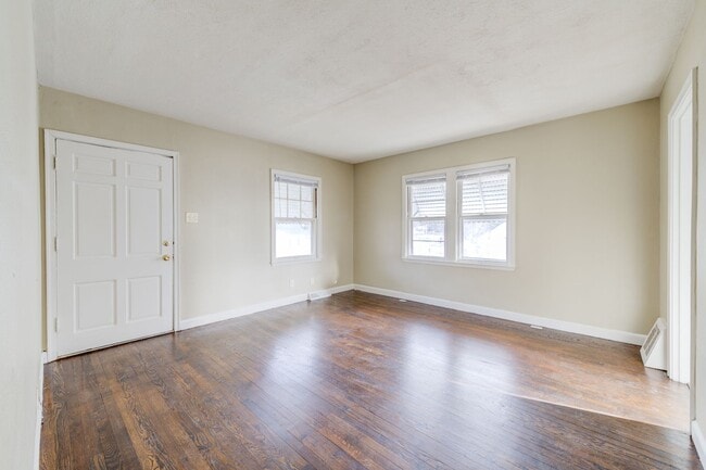 Photo - Cute 2 bedroom single family house in Bel-nor with attached garage.