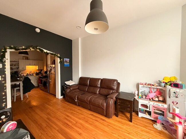 Photo - Charming 2-Bed Hardwood Haven in Chicago's Vibrant West Side! Unit 1F