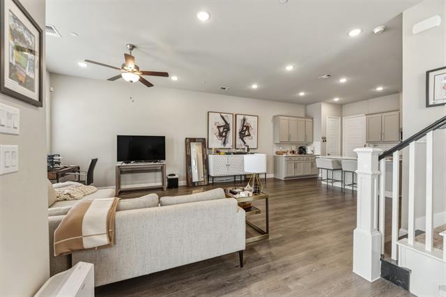 Photo - 4937 Barcelona Ave