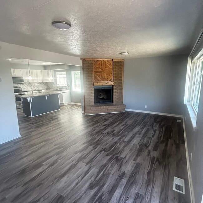 Photo - 1715 E Fort Union Blvd