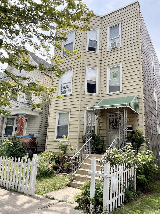 Building Photo - 2642 N Springfield Ave Unit 2FL