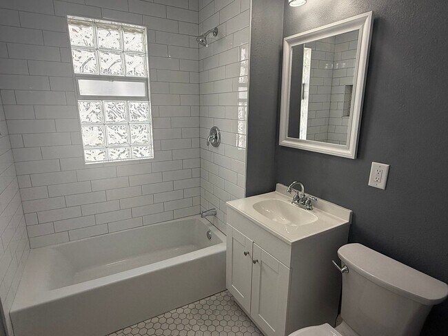 Photo - 1206 N 46th St Unit JNF 1206