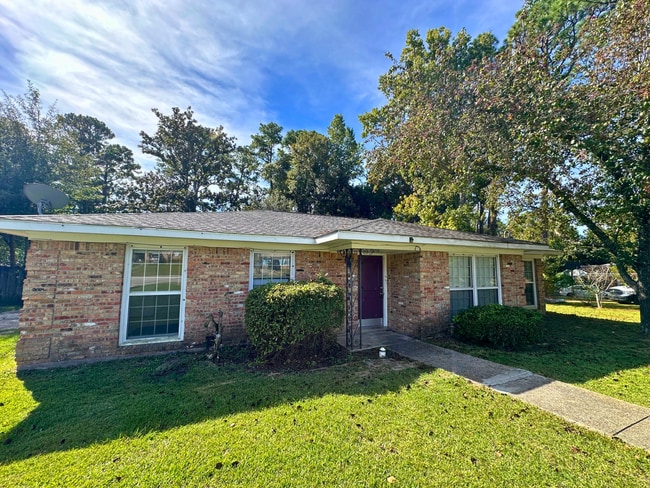 Photo - 110 Windsor Dr