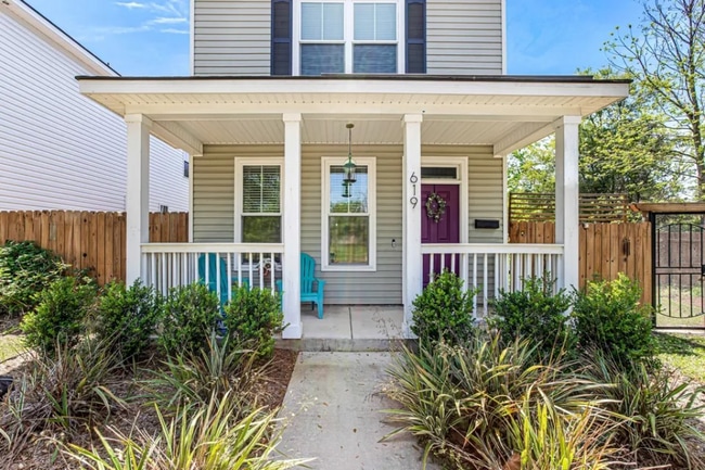 Photo - 619 E Henry St