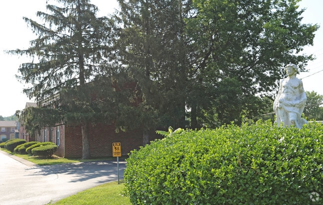 Whispering Hills Apartments