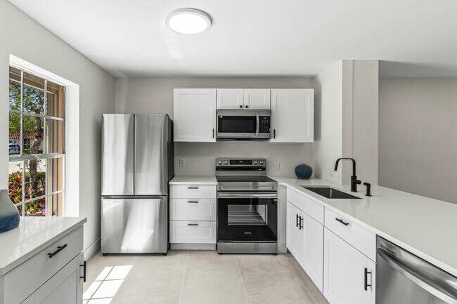 Photo - 733 Nantucket Cir