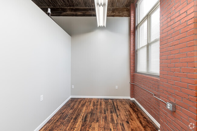 1BR, 1BA - Bedroom - Parkville Hartford Apartments