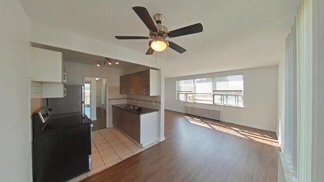 Photo - 2-6 The Donway East