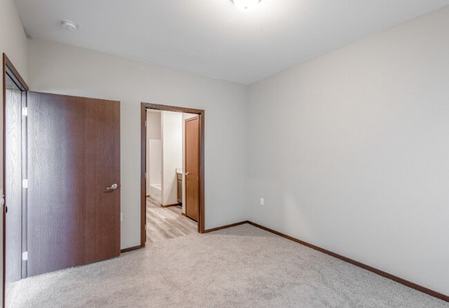 Photo - Carnahan Glenn Apartments