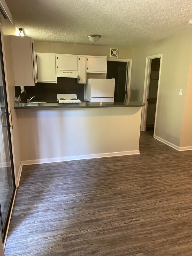 Eastside 1 Bedroom Kitchen (2nd Style) - Apartments on 20th