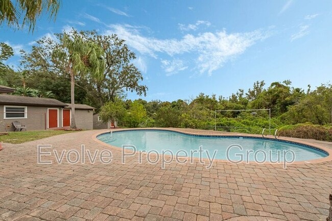 Photo - 724 Forest Glen Ct