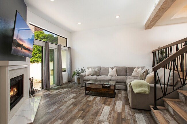 Photo - 18755 Hatteras St