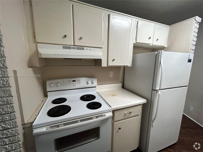Building Photo - 3049 NW 9th Ave Unit 3 Rental