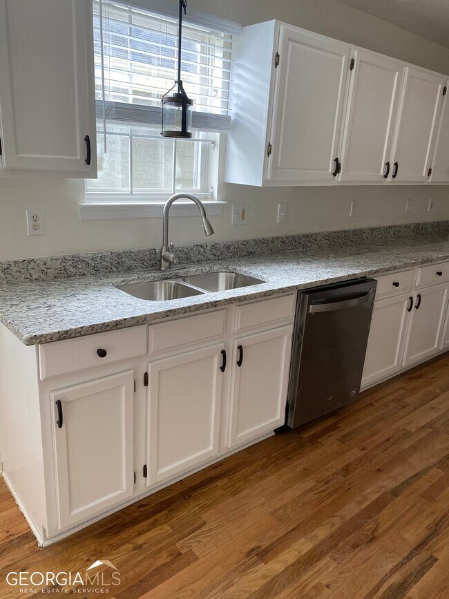 Photo - 1063 Metropolitan Pkwy SW