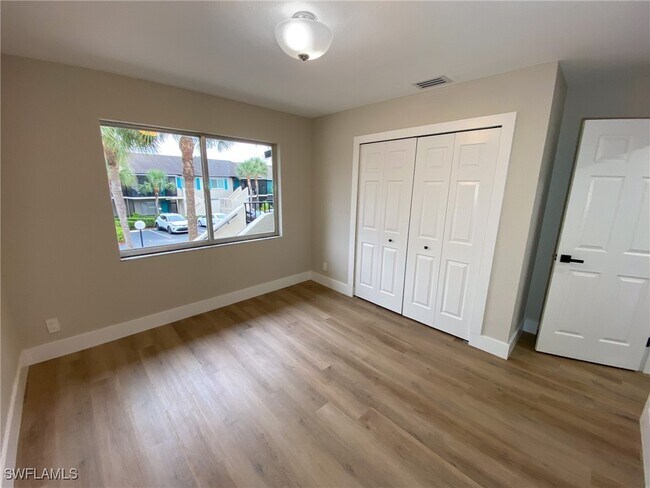 Building Photo - 4180 Looking Glass Ln Unit 4108