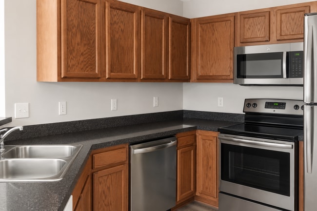 Photo - MAINEVILLE - Open concept 2 bed 2 bath condo