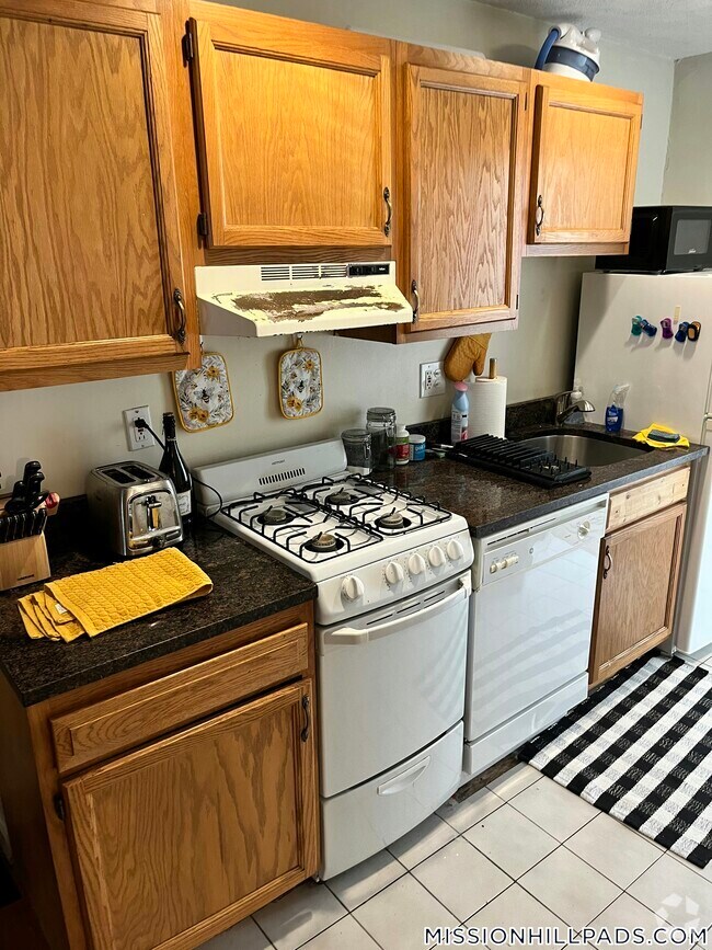 Building Photo - 6 Wait St Rental