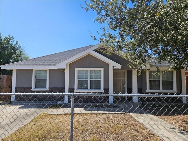 Building Photo - 23 Del Monte Dr