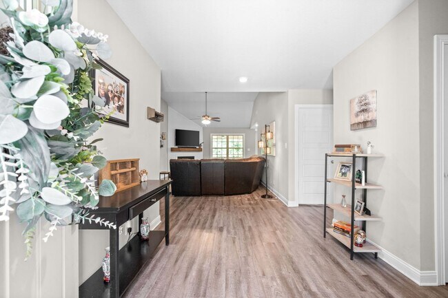 Photo - 3 Bed 2 Bath Home For Rent Near Downtown C...