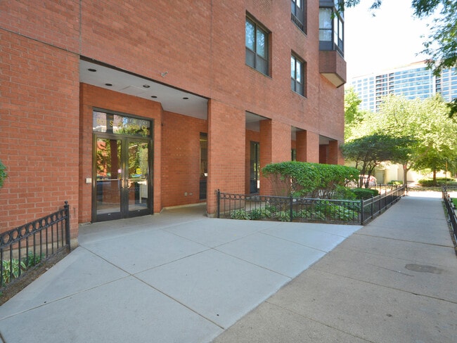 Photo - 901 S Plymouth Ct Unit 402