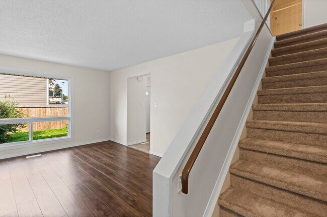 Building Photo - Lymburn Lane Unit x62