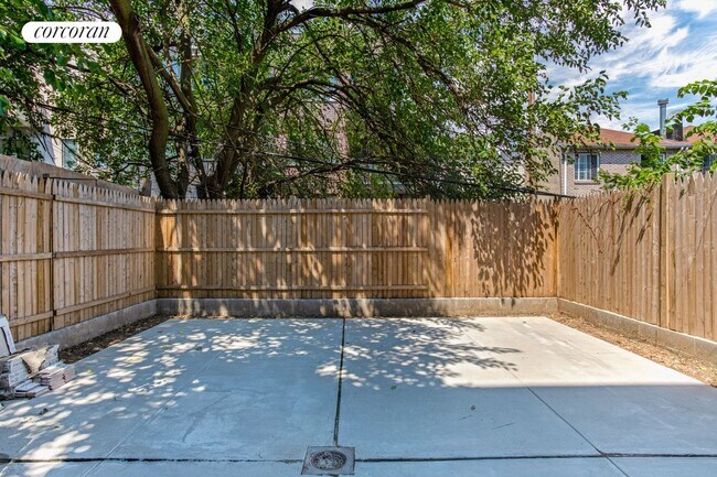 Photo - 1543 Bergen St House