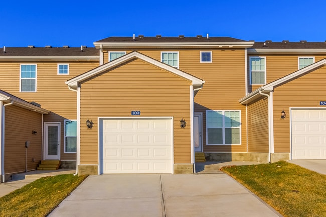 The Townhomes at Glasford Square - The Townhomes at Glasford Square