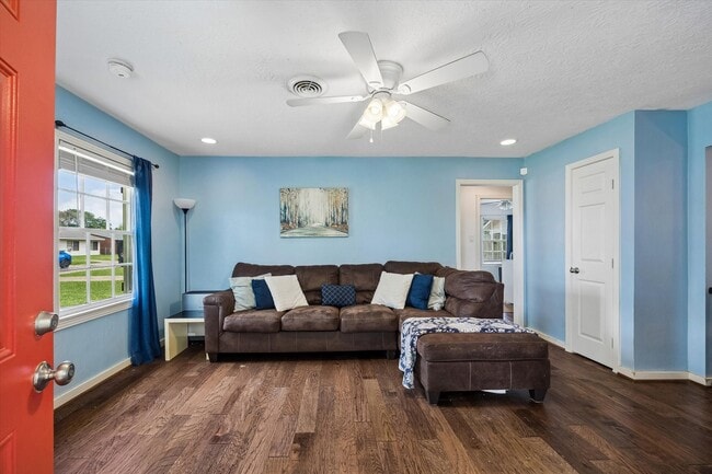 Photo - 1517 Wayside Dr