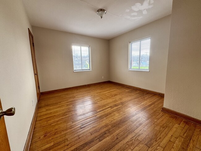 Photo - 327 1/2 2nd Ave