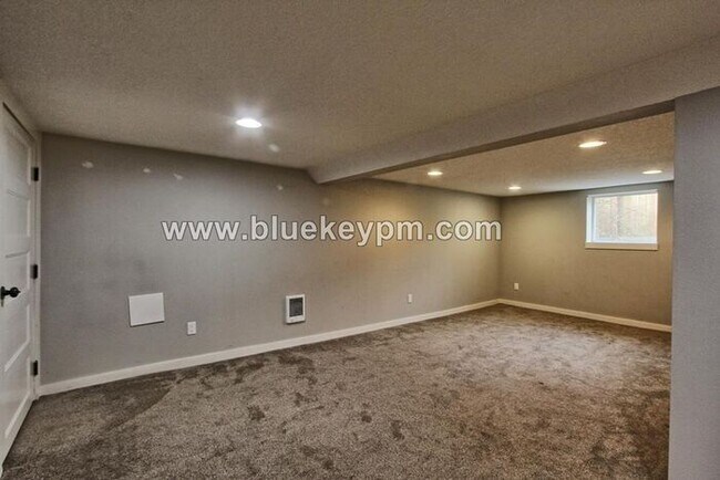 Photo - 2 Bed, 1 Bath Basement Apartment in Albert...