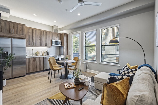 Building Photo - 1812 Hickory St Unit ID1383539P