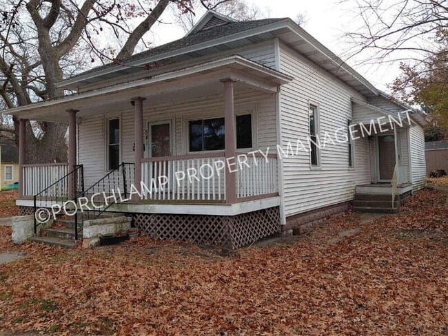 Photo - 541 W Grand Ave