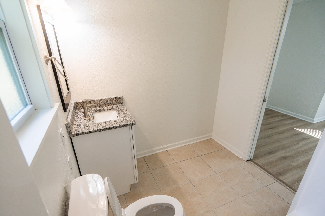 Photo - 406 Essex Dr