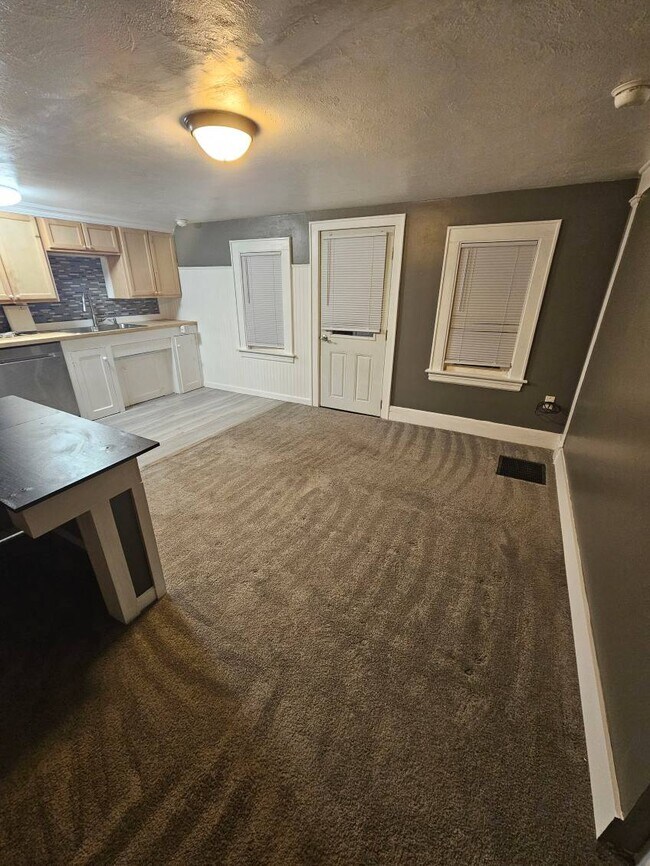 Photo - 1300 Douglas Pike Unit 1