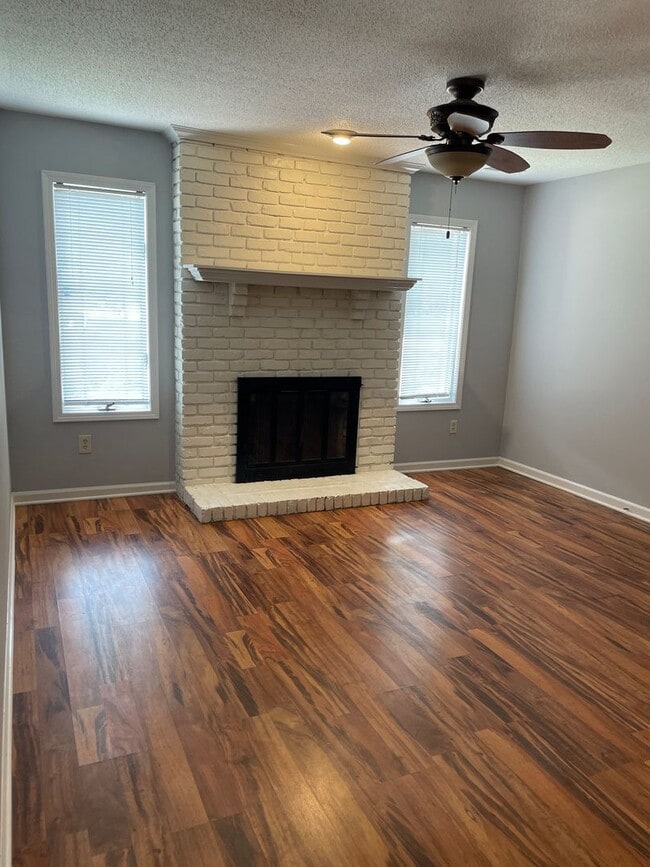 Building Photo - 2 bed, 2 bath South Columbia