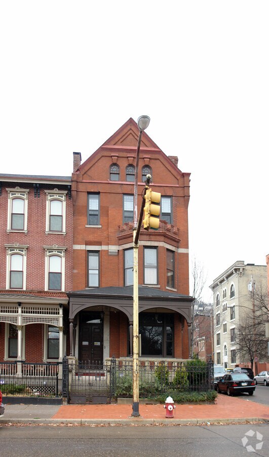 Photo - 400 W North Ave