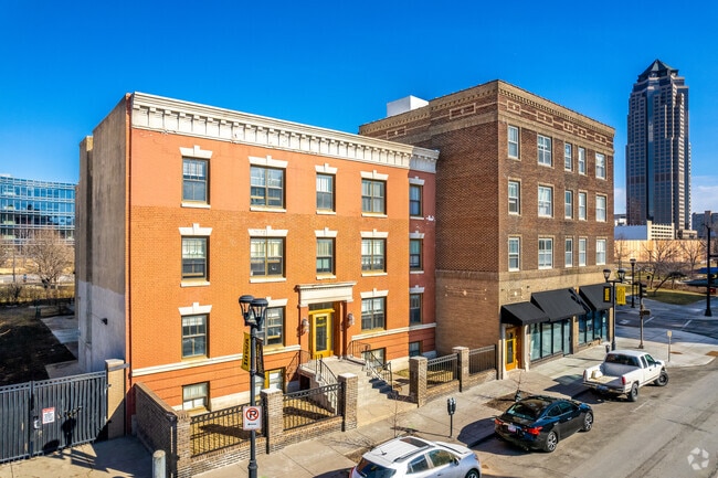 Building Photo - Arlington Hallett Rental