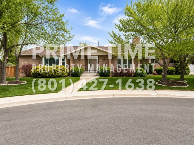 Building Photo - Lovely 6 bedroom home located on a quiet cul-de-sac