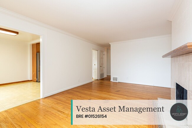 Building Photo - Bright & Inviting Three-Bedroom Home with Easy City Access