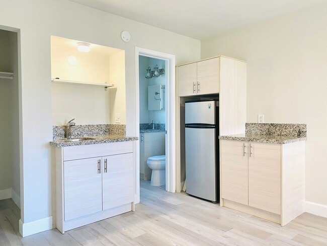 Photo - AVAILABLE NOW! LIVE IN THE HEART OF LA JOL... Unit 1141 Silverado St #107